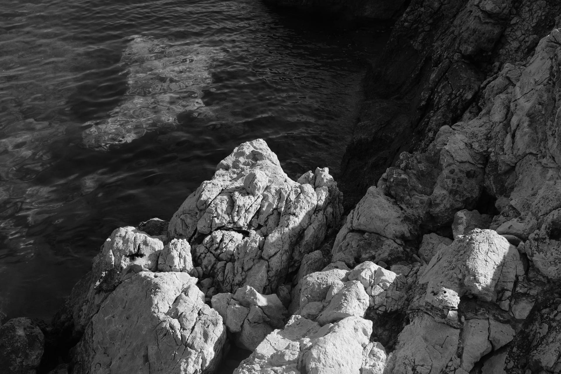 Sugar rocks, chocolate sea